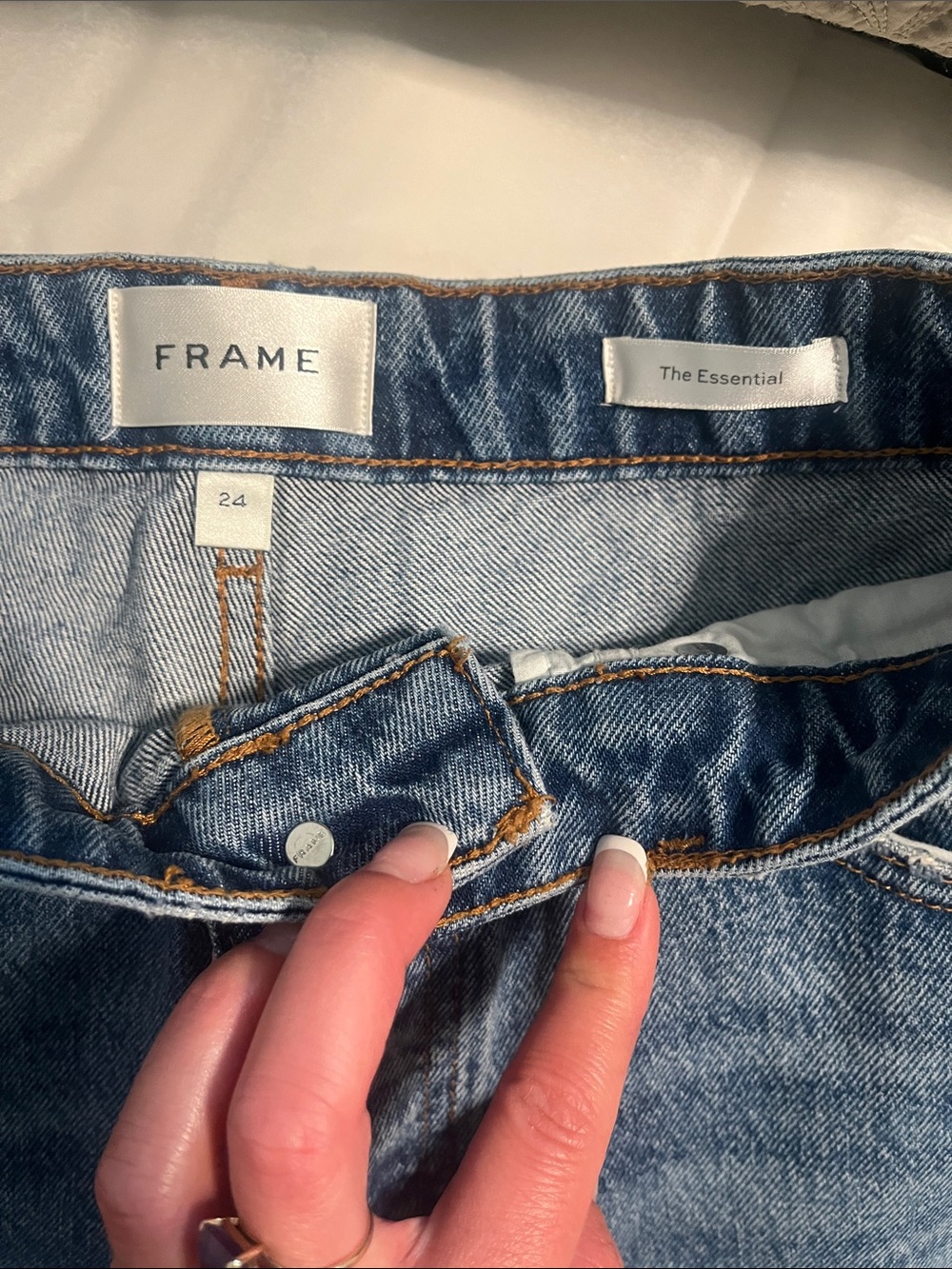 FRAME The Essential Rapture Straight-Leg Jeans - Picture 9 of 14